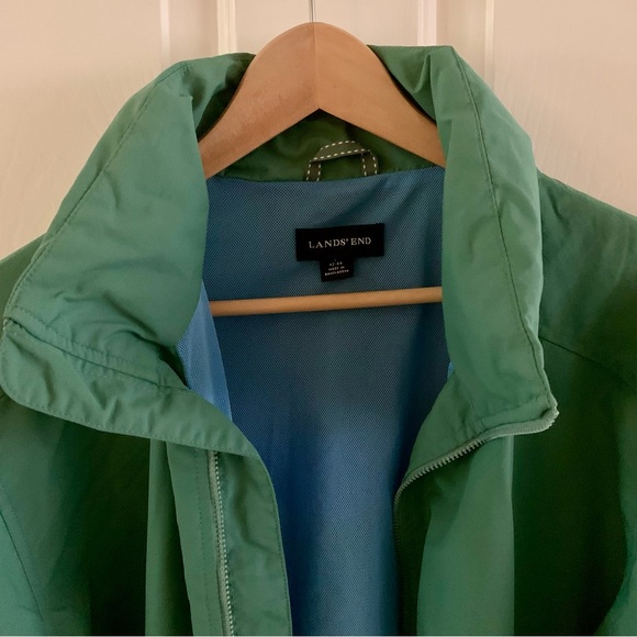 Lands End Mens Large Sage Green Vented Rain Jacket with foldable hood - Picture 4 of 5